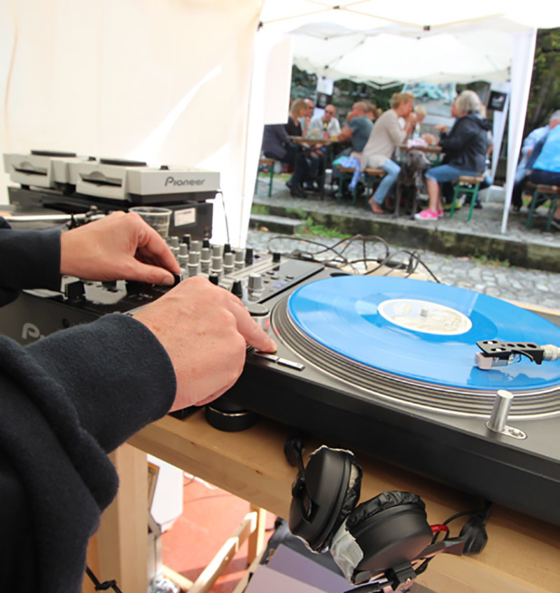 DJ Sommer am Kaiserbrunnen